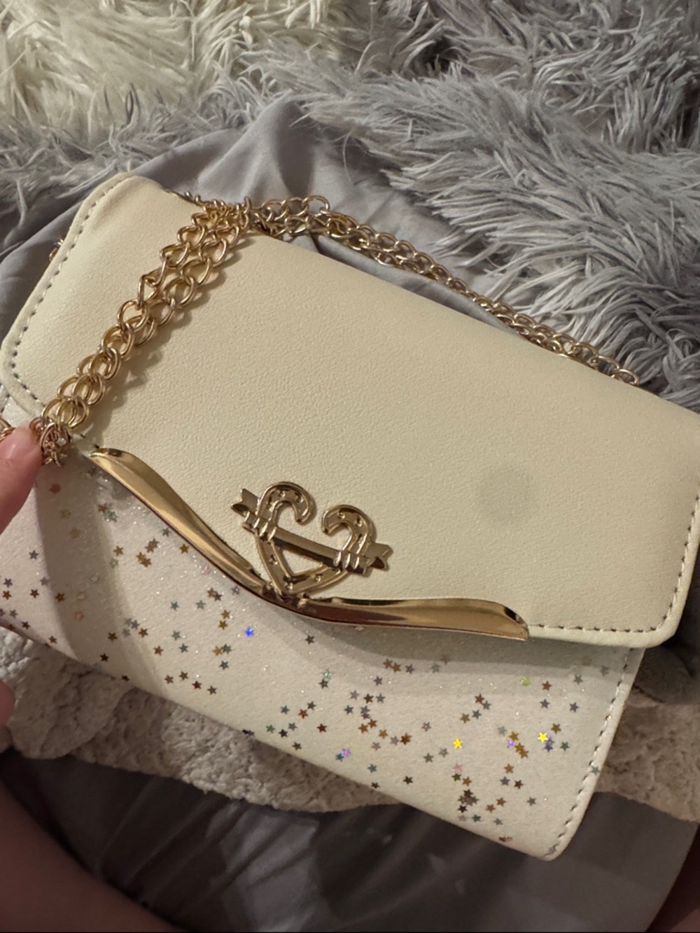 Elegant Cream Star-Accent Crossbody Bag with Gold Chain